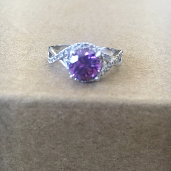 Jewelry - NWOT Women Silver Diamond & Purple Gem Inlaid Ring